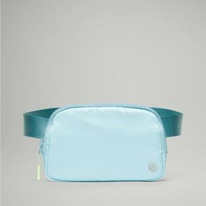 Lululemon Everywhere Belt Bag 1L -
Icing Blue / Eton Blue